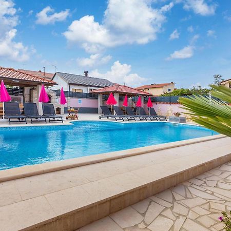 Lovely Apartment In Valbandon With Kitchen Fažana Εξωτερικό φωτογραφία