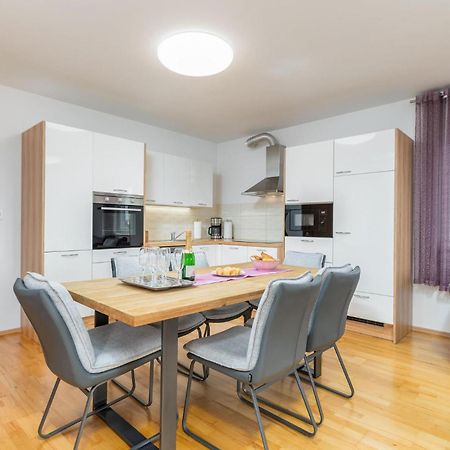 Lovely Apartment In Valbandon With Kitchen Fažana Εξωτερικό φωτογραφία