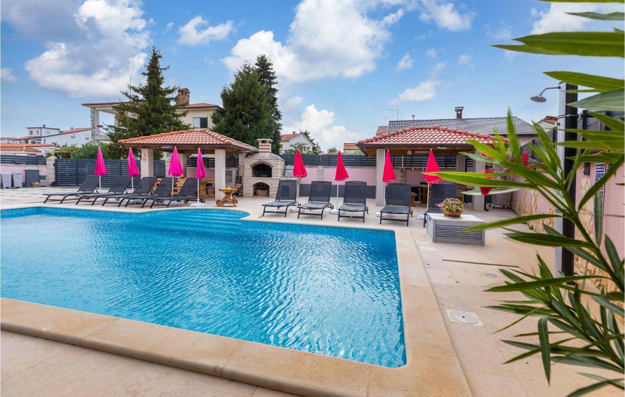 Lovely Apartment In Valbandon With Kitchen Fažana Εξωτερικό φωτογραφία