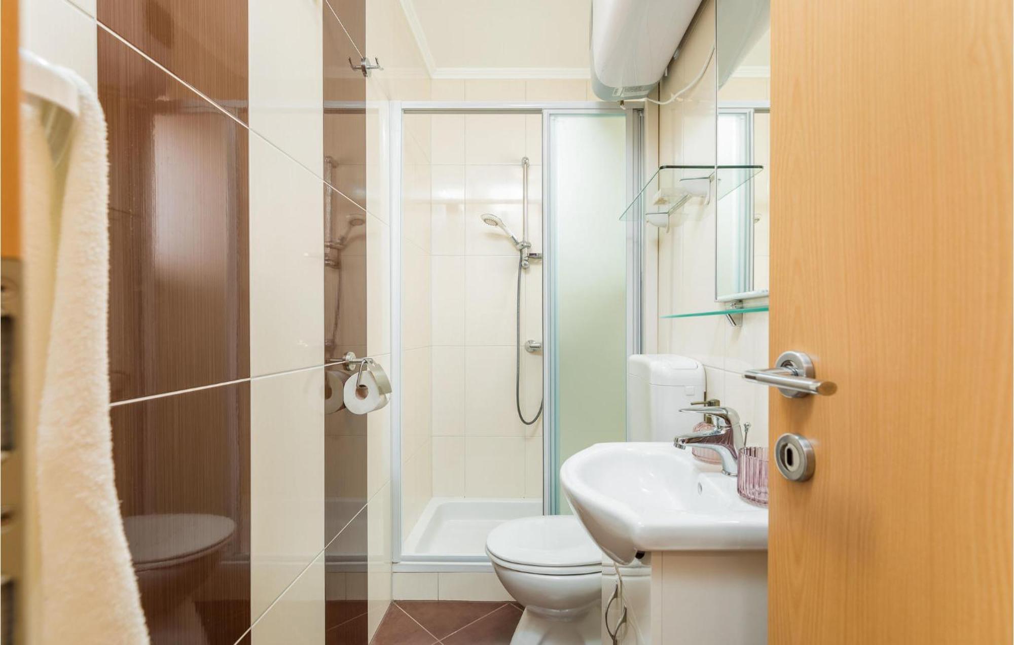 Lovely Apartment In Valbandon With Kitchen Fažana Εξωτερικό φωτογραφία