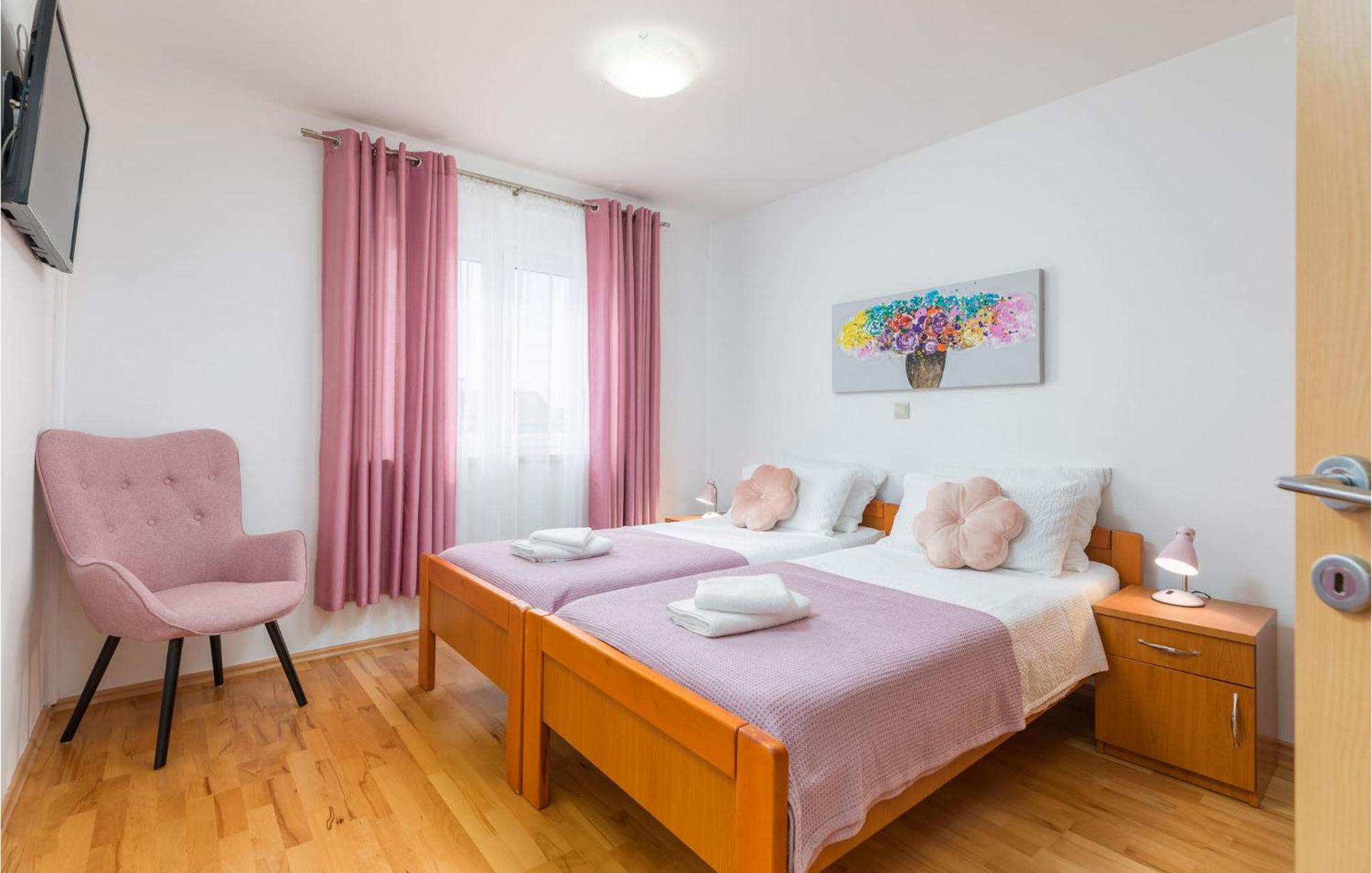 Lovely Apartment In Valbandon With Kitchen Fažana Εξωτερικό φωτογραφία