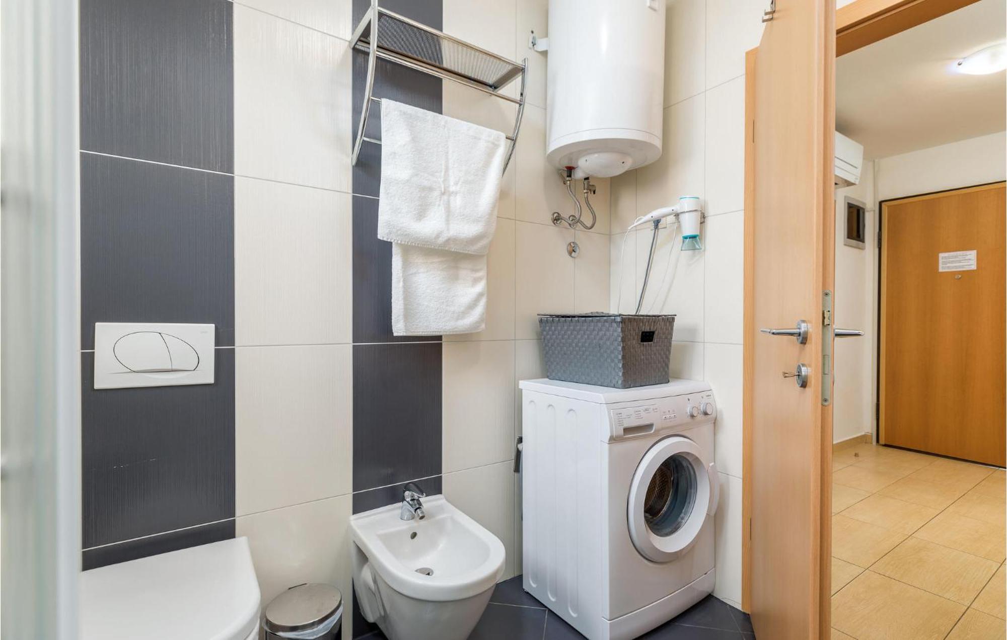 Lovely Apartment In Valbandon With Kitchen Fažana Εξωτερικό φωτογραφία