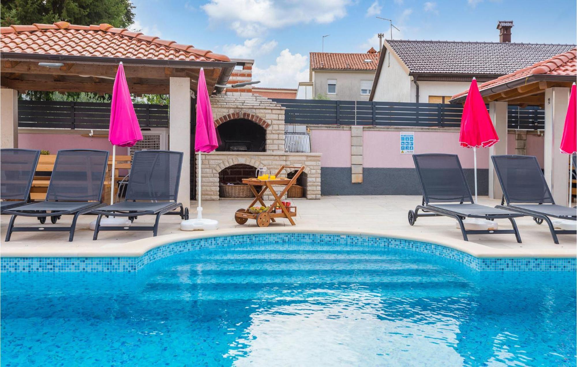 Lovely Apartment In Valbandon With Kitchen Fažana Εξωτερικό φωτογραφία