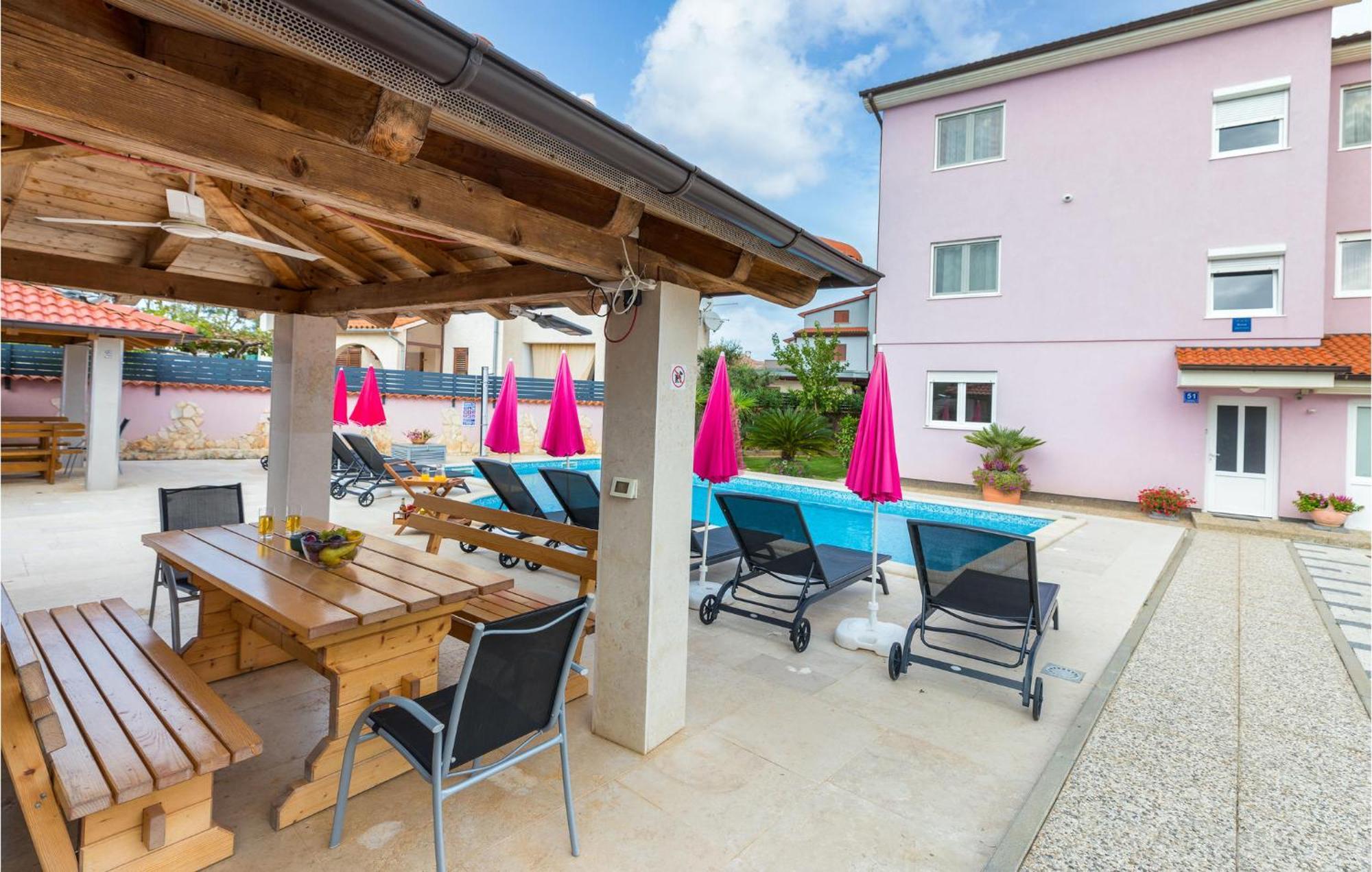 Lovely Apartment In Valbandon With Kitchen Fažana Εξωτερικό φωτογραφία