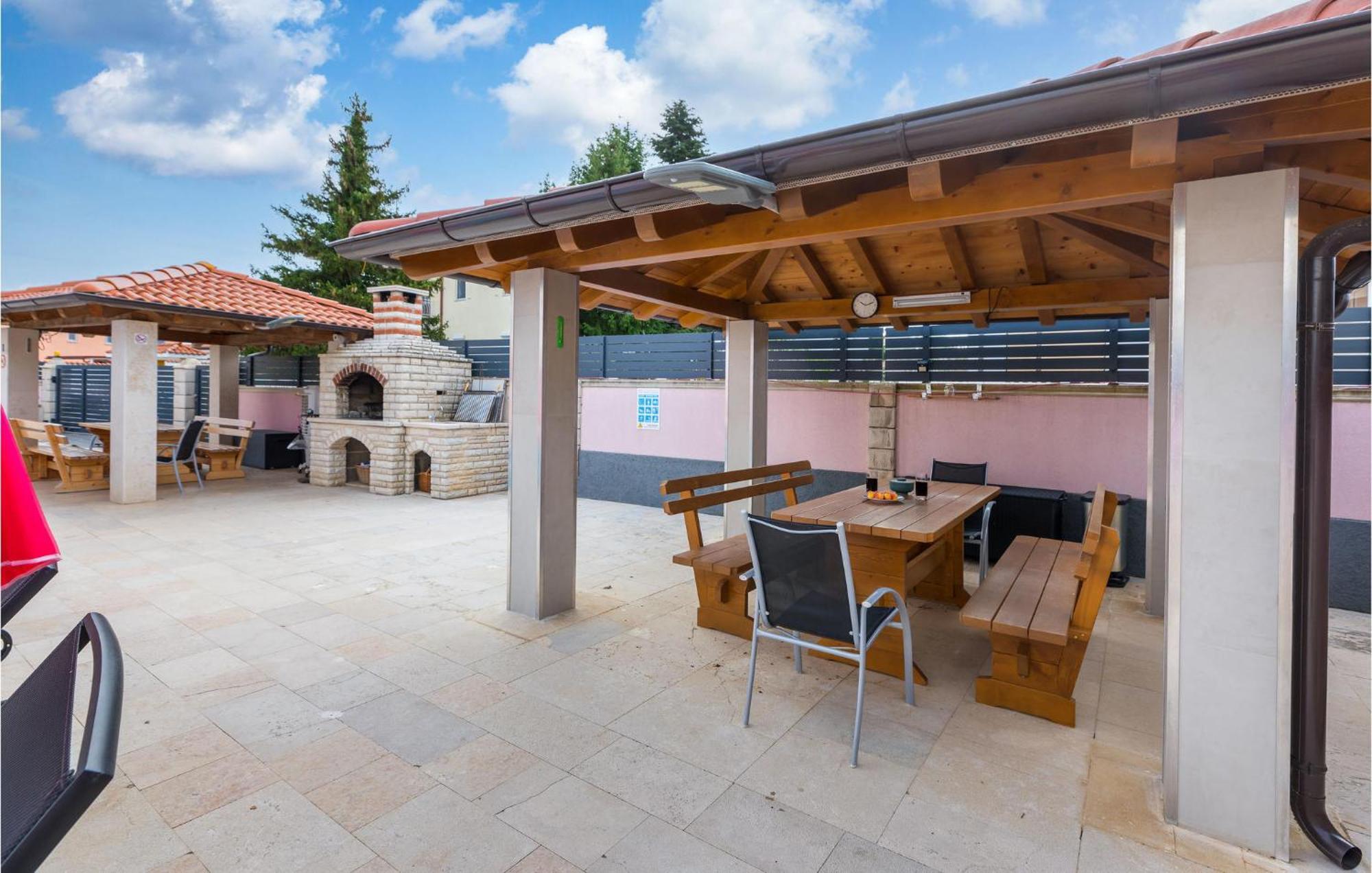 Lovely Apartment In Valbandon With Kitchen Fažana Εξωτερικό φωτογραφία